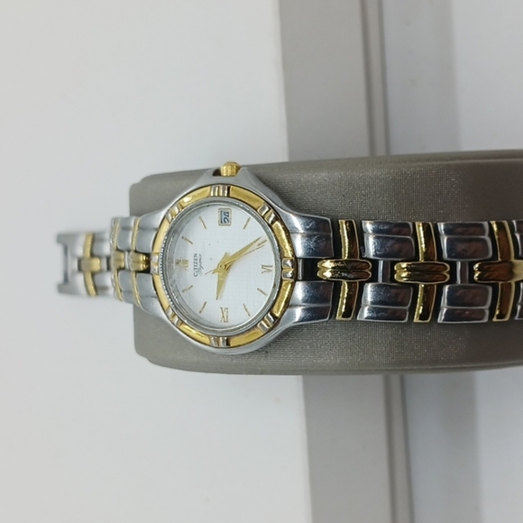 Vintage Citizen Elegance Wristwatch Gold Silver Two Tone Roman Numerals Date main image 4